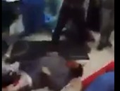 تداول فيديو لشيعة يضربون شابا سنيا حتى الموت بمستشفى الكاظمية بالعراق