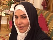 صورة للفنانة الإماراتية أحلام بالحجاب قبل أداء العمرة
