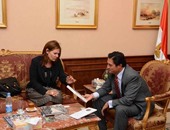 سفيرة لاتفيا تعرض على محافظ الإسكندرية رغبة بلادها فى تطوير "الترام"