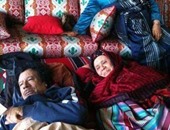 تداول صورة جديدة للرئيس الليبى السابق معمر القذافى بجانب شقيقاته