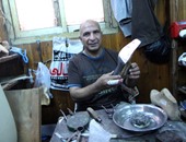 صناعة الأحذية اليدوية فى مصر من الدقدقة للصق والتلبيس