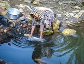 الحياة على ضفاف "الصرف الصحى".. أهالى 10 قرى بـ"بنى سويف" يعيشون على مياه المجارى