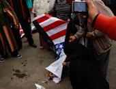 متظاهرو القائد إبراهيم يحرقون صور محافظ الإسكندرية بسبب جنسيته الأمريكية
