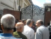 تظاهر المحالين للمعاش بـ"الإنتاج الحربى" أمام الوزارة للمطالبة بمستحقاتهم