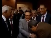 بالفيديو..أحقر مشهد فى تاريخ السياسة..عكاشة يقبل يد سيده صفوت الشريف