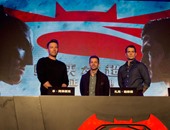 بالصور.. هنرى كافيل وبن أفليك يكشفان كواليس "batman vs superman" فى الصين