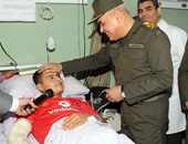 بالصور.. وزير الدفاع يزور المصابين خلال عمليات مكافحة الإرهاب بالمستشفيات العسكرية