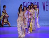 مصممة الأزياء الباكستانية "SanaSafinaz" تقدم مجموعتها الجديدة لصيف 2016