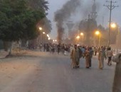 قوات فض الشغب تفتح طريق "سوهاج - قنا" بعد قطعه من أهالى تاجر مخدرات