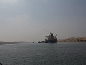 استمرار حركة الملاحة رغم جنوح سفينة الصب البنمية بقناة السويس ببورسعيد