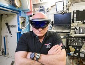 فيديو يستعرض استخدام نظارة مايكروسوفت HoloLens المتطورة فى الفضاء