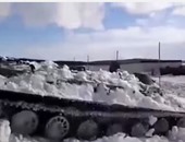 بالفيديو.. الجيش الروسى يخترع حيلة جديدة لإخفاء المدرعات