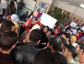 بالصور.. طلاب "العلوم الطبية" بـ3 جامعات يتظاهرون بسبب تغيير اسم الكلية