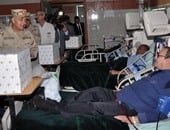 رئيس الأركان يزور المصابين من أبطال الجيش ويتفقد تطوير الرعاية الطبية