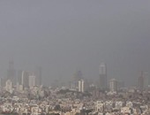 بالصور.. عاصفة ترابية تصيب الحياة فى إسرائيل بالشلل 
