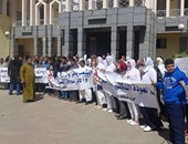 بالصور.. أهالى رشيد ينظمون وقفة احتجاجا لاستبعاد مدير المستشفى العام 