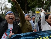 آلاف الفيتناميين يتظاهرون أمام مصنع للصلب بعد كارثة بيئية