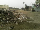 صحافة المواطن: بالصور.. القمامة تملأ شوارع قرية صندفا فى المنيا