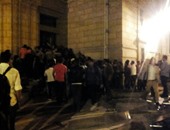 الأمن يخلى حرم جامعة القاهرة لعدم قدرة المسرح على استيعاب جمهور هانى شاكر