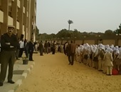 استمرار طابور الصباح فى مدرسة بالفيوم ساعة ونصف بسبب تأخر وزير التعليم