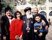 "البطريرك مع عائلته".. صور نادرة للبابا شنودة فى ذكرى وفاته الرابعة