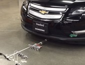 بالفيديو..علماء يطورون روبوتات صغيرة على شكل حشرة يمكنها سحب سيارة ضخمة