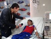 بالصور..آسر ياسين يزور مستشفى أبو الريش للأطفال فى برنامج واحد من الناس