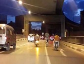 بالفيديو.. قنابل على الطريق.. موتوسيكلات بلا لوحات تستعرض فى شوارع القاهرة