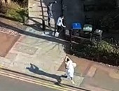 بالفيديو.. ديلى ميل تنشر لقطات لمسلح بزى عربى يطلق النار على مراهقين فى لندن