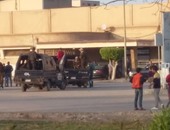 بالصور.. الشرطة تحاصر استاد غزل المحلة بعد اشتباكات الجماهير مع اللاعبين