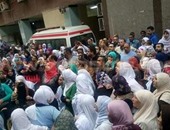 "صحافة المواطن".. موظفو مستشفى باب الشعرية يتظاهرون للمطالبة بتطبيق الكادر