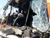 مصرع عامل وإصابة 13 آخرين إثر انقلاب سيارة نقل محملة بالعمال فى المنيا