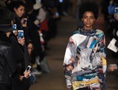 أزياء رجالية بطابع أنثوى ضمن مجموعة خريف وشتاء 2016 بباريس