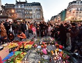 العالم يتضامن مع ضحايا تفجيرات بروكسل بالشموع والزهور