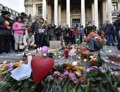 بالصور.. العالم يتضامن مع ضحايا تفجيرات بروكسل بالشموع والزهور