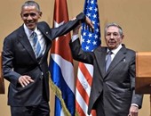 بالصور.. كاسترو يحرج أوباما ويرفض احتضانه بعد مؤتمر صحفى بكوبا