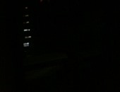الظلام يخيم على حى المنشية فى بنها نتيجة انقطاع الكهرباء عن أعمدة الإضاءة