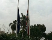 السفارة البريطانية لدى القاهرة تنكس أعلامها تضامناً مع ضحايا تفجيرات بروكسل