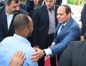 بالصور.. الرئيس السيسى يطمئن مواطنى شرم الشيخ على عودة السياحة