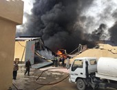 الاستعانة بسيارات شركة المياه للسيطرة على حريق مصنع الهلال والنجمة بسوهاج