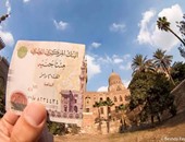 بالصور.. مصور يبدع ويكمل أشكال العملات الورقية بالمساجد الواقعية