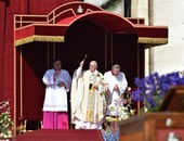 البابا يدعو فى عيد القيامة لمحاربة الإرهاب "بسلاح الحب"