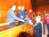 سكرتير مساعد محافظة الإسماعيلية يشهد تكريم الأم المثالية لطلبة إحدى المدارس