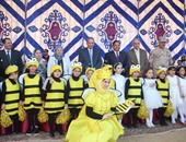 بالصور.. تلاميذ مدرسة بطنطا يقدمون عرض "نحل العسل" بحضور وزير التعليم