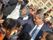 بالصور.. وزير التعليم يقرر صرف 2000كتاب لمدرسة محمد نجيب التجريبية بطنطا