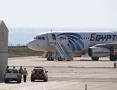 طائرة مصرية تصل مطار لارنكا القبرصى لنقل الركاب المحررين إلى القاهرة