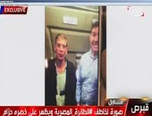 مصادر قبرصية: خاطف الطائرة يحمل هاتفا متصلا بالإنترنت