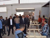 محافظ المنيا يفتتح مصنعاً للأثاث الخشبى وملعب مفتوح ضمن احتفالات العيد القومى