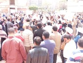 تجمهر المواطنين أمام شركة المياه بالمحلة احتجاجا على ارتفاع أسعار الفواتير