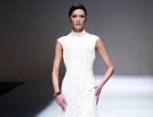 بالصور.. البساطة تسيطر على عرض أزياء Sun Xuefei فى أسبوع الموضة بالصين